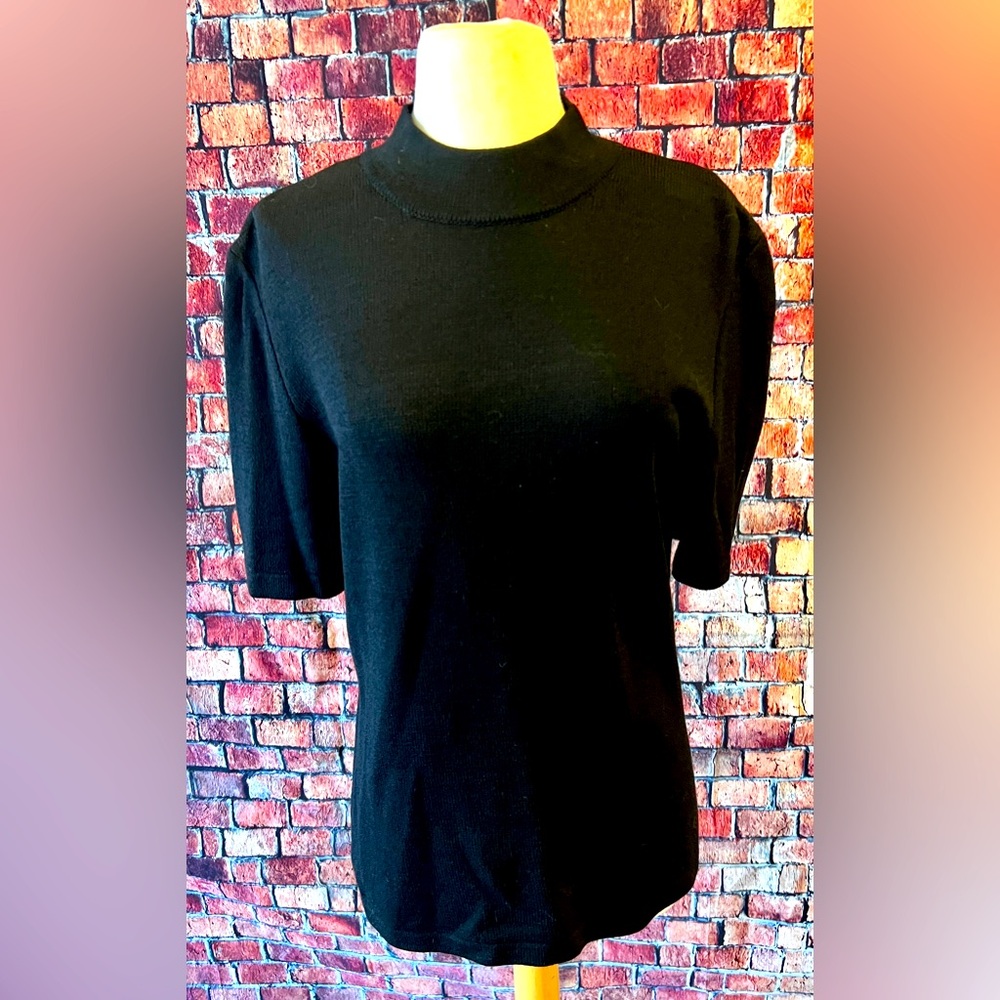 Vintage~ St.John BLACK size (M) Knit Crew Neck Short Sleeve Top~Gorgeous
